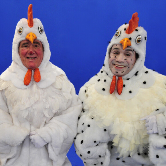 Renato Aragão ao lado de Dedé Santana em programa de TV nos anos 2000