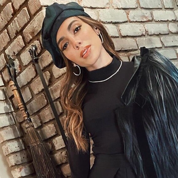 Anitta 'distribuiu' dinheiro em boate de trip com o rapper Tyga