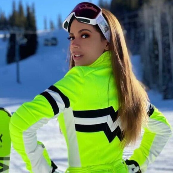 Anitta praticou esqui em Aspen