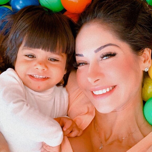 Mayra Cardi lembrou drama com a filha, Sophia, 2 anos: 'Uma cólica que fez ela suar de tanta dor'