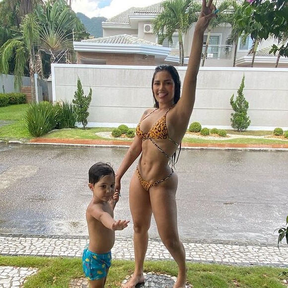 Ex-BBB Flay exibe resultado de lipo no corpo