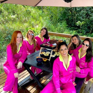 Andressa Suita fez viagem com amigas para comemorar aniversário de 33 anos