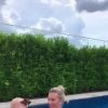 Veja vídeo de Ana Paula Siebert com a filha, Vicky, na piscina