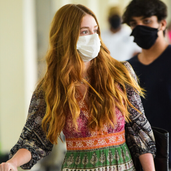 Marina Ruy Barbosa desembarcou em São Paulo após ponte-aérea