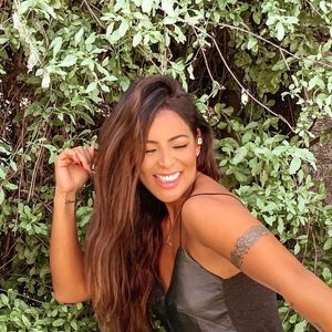 Carol Nakamura posa com o filho, Wallace, de 10 anos