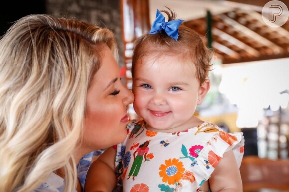 Angelina, filha de Zé Neto e Natália Toscano, completou 8 meses em janeiro