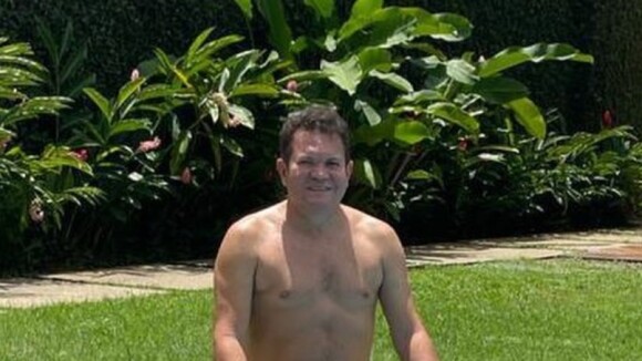 Foto de Ximbinha sem camisa e de sunga em piscina surpreende web: 'Todo bonitão'