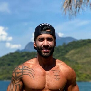 Gusttavo Lima está em Angra dos Reis, litoral do Rio de Janeiro, com os filhos