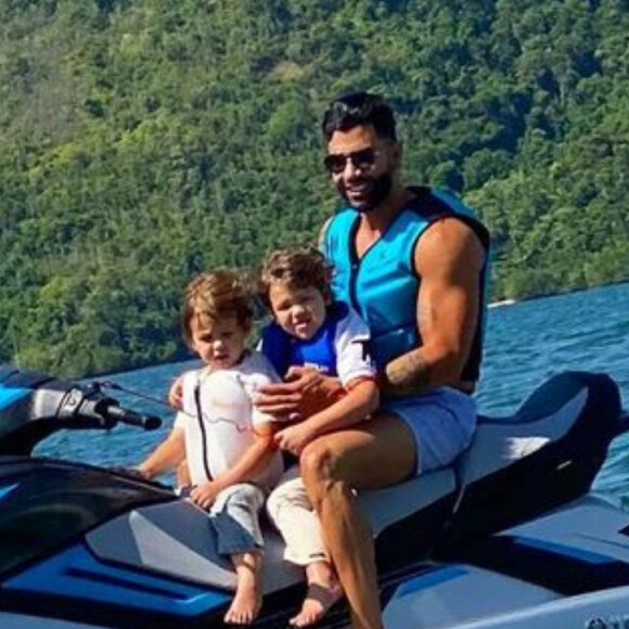 Cadê Andressa Suita? Foto de Gusttavo Lima com filhos em jet-sky gera dúvidas na web