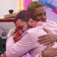 'BBB 21': Gilberto relata sonho com Lucas Penteado a Lumena. 'Voltava, mas não me beijava'