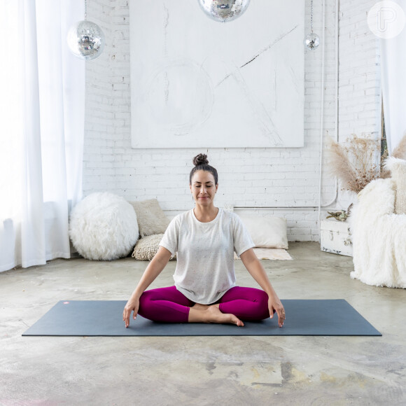 A professora Priscilla Leite dá dicas para praticar yoga já!