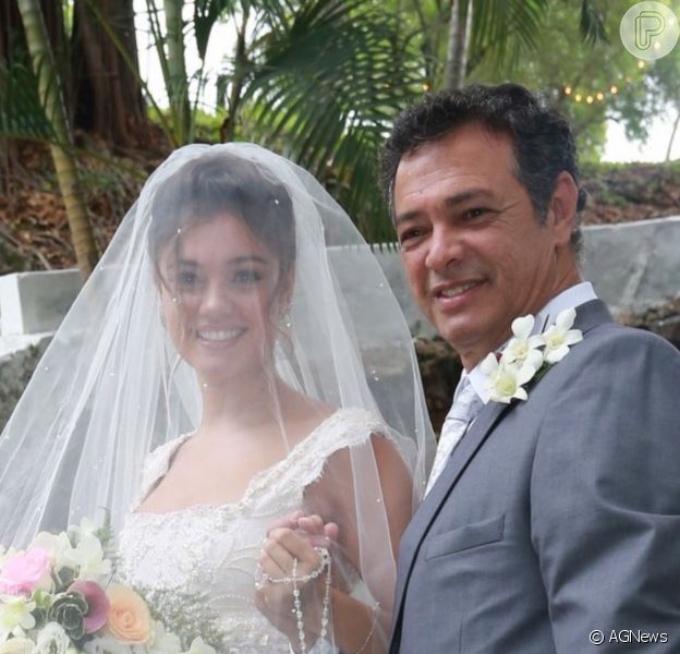 Sophie Charlotte relembrou 1 mês da morte do pai, José Mario, com foto em família