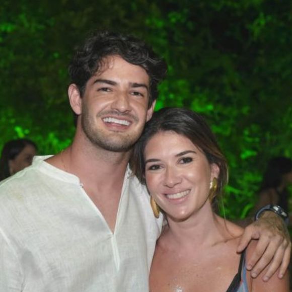 Alexandre Pato foi saudado pela mulher, Rebeca Abravanel, após confirmar ser o novo reforço do Orlando City