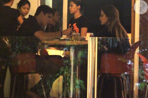 Cleo Pires e Rômulo Arantes Neto jantam juntos