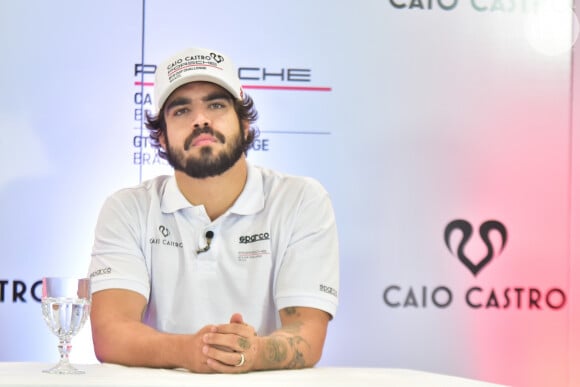 Após rumores de que apresentaria 'A Fazenda', Caio Castro negou acordo com a Record TV