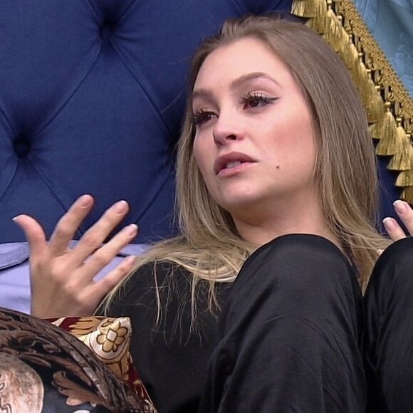 'BBB 21': Carla Diaz tem mais uma DR com Arthur e Pocah opina. 'Não tem que se submeter'