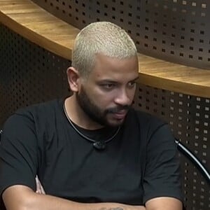 'BBB 21': Projota e Arthur confabularam sobre imunidade dado pelo Anjo. 'Estou achando ela estranha', disse o rapper sobre a atriz