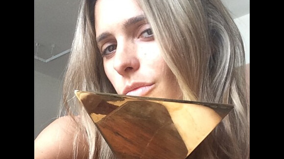Fernanda Lima esquece de pegar prêmio conquistado em evento: 'Fiquei emocionada'