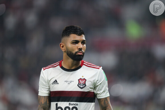 Gabigol, do Flamengo, e MC Gui são detidos pela Polícia em cassino com aglomeração