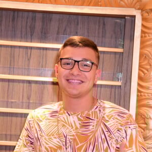 O cantor MC Gui, de 22 anos, estava em cassino clandestino com aglomeração