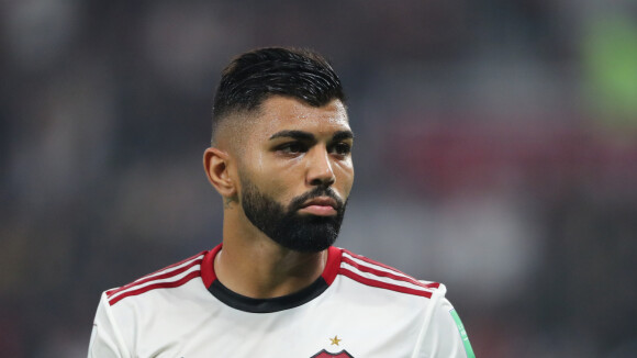 Gabigol é flagrado em aglomeração de cassino clandestino, em São Paulo