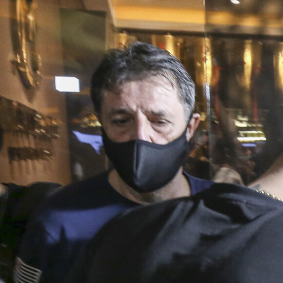 MC Gui deixa cassino clandestino e vai prestar esclarecimentos na delegacia