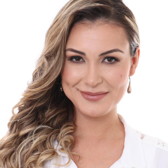 Andressa Urach fez tatuagem nas duas coxas para cobrir marcas deixadas por infecção por hidrogel