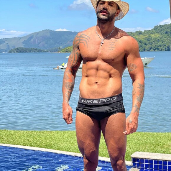 Gusttavo Lima posta foto de sunga e internautas citam Zé Neto: 'Deu risada'. Entenda!