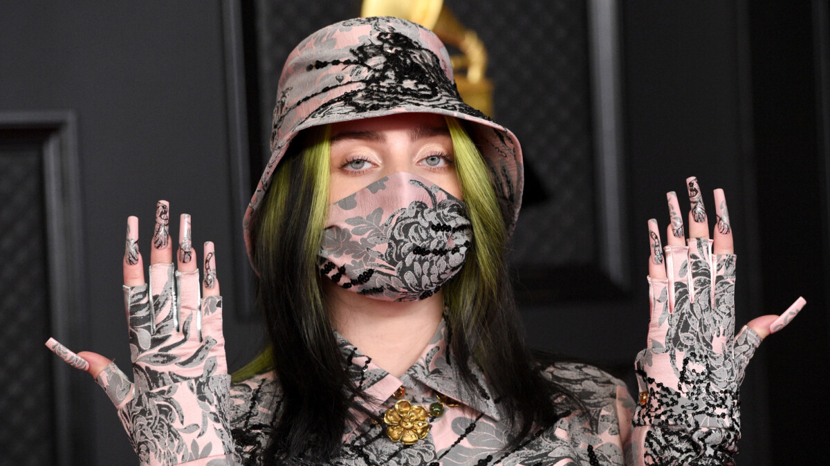 Billie Eilish loira! Cantora posta novo visual e foto atinge 1 milhão de  likes em minutos - Purepeople