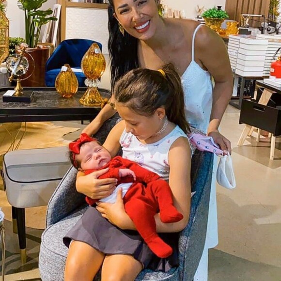 Simaria e a filha, Giovanna, conhecem filha de Simone, Zaya