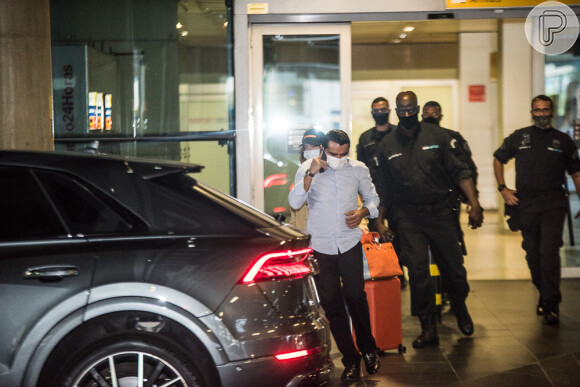 Marina Ruy Barbosa desembarcou cercada de seguranças após suposta viagem com Guilherme Mussi, apontado como seu affair