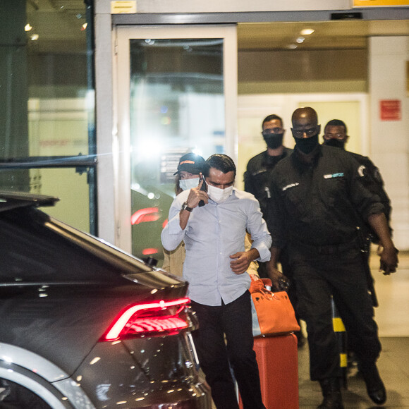 Marina Ruy Barbosa desembarcou cercada de seguranças após suposta viagem com Guilherme Mussi, apontado como seu affair