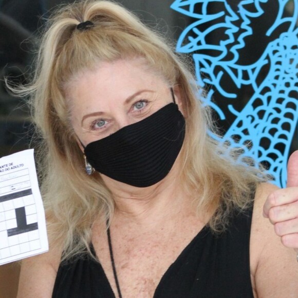 Vera Fischer recebeu a vacina contra a Covid-19 nesta quarta-feira, 31 de março de 2021