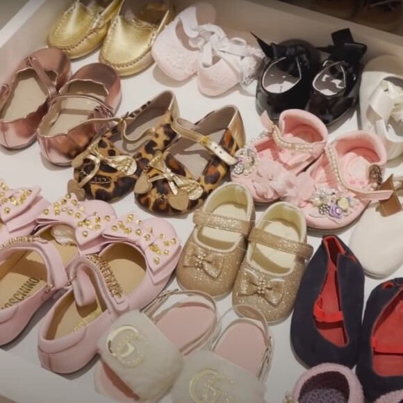 Filha de Simone tem duas gavetas de sapatos em 'quarto de princesa'