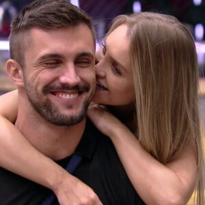 Carla Diaz não esconde que ficou desapontada com Arthur ao sair do 'BBB21': 'Me deparei com uma realidade bem diferente. Vi muita coisa, fiquei muito chateada, muito decepcionada e não foi o que me falaram não, eu mesma vi'