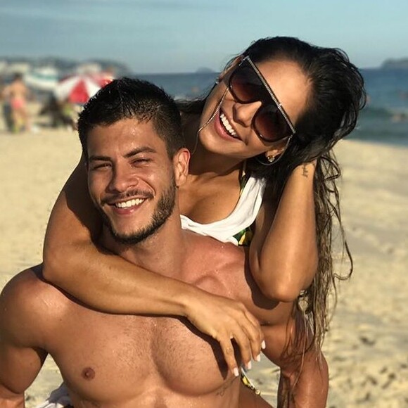 Mayra Cardi justificou ao cometar nova separação de Arthur Aguiar: 'Ele não é um abusador, ausente. Hoje é um cara que me orgulho muito. Mas eu não confio na minha percepção sobre ele'