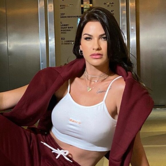 Andressa Suita faz caretas em treino e 'reclama' de botox: 'Indo embora'