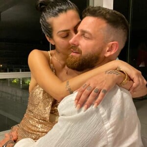 Namorado de Cleo, Leandro D'Lucca comentou na foto da atriz