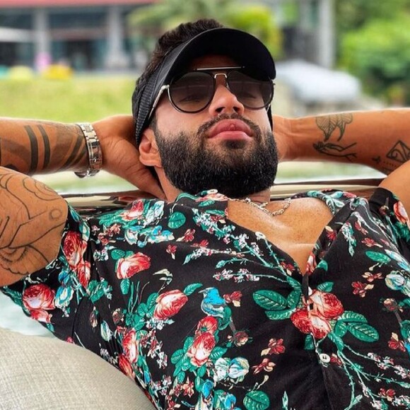 Gusttavo Lima curtiu o fim de semana em seu iate em Angra dos Reis