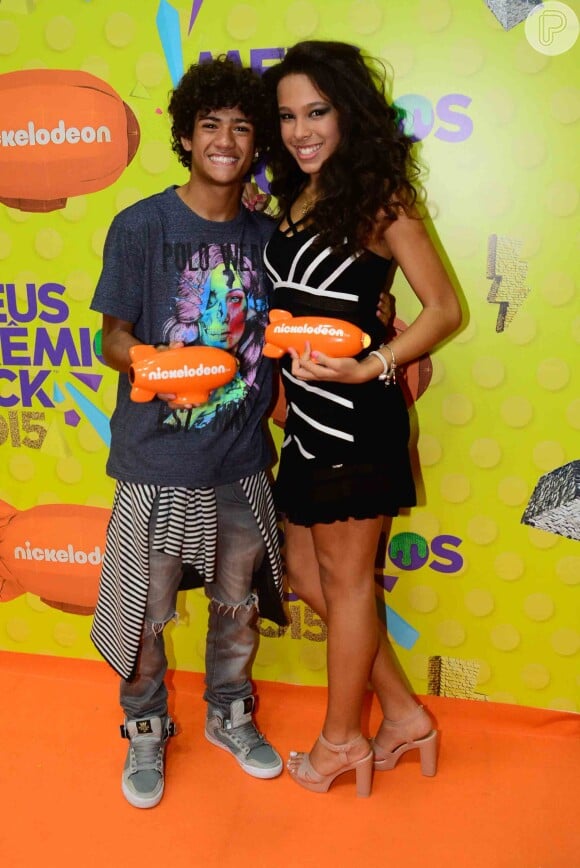 Júlia Olliver ao lado de Gabriel Santana no 'Meus Prêmios Nick' de 2015