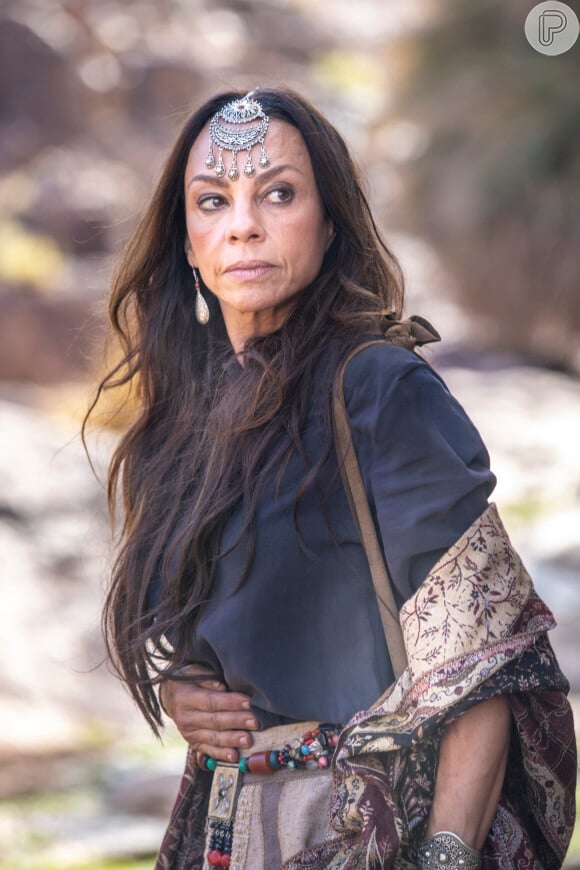 Na novela 'Gênesis', Adália (Carla Marins) parte para cima de Massá (Marcos Winter) com um machado
