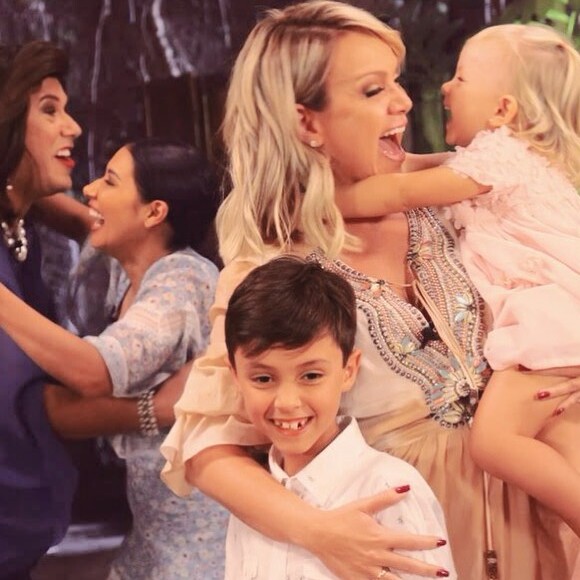 Filha de Eliana faz pergunta curiosa sobre nome e a artista reage: 'Viu na televisão?'