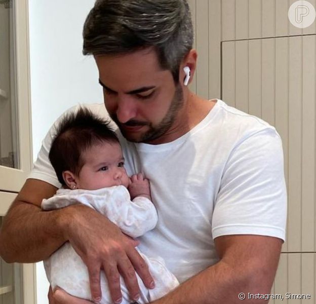 Marido de Simone se encanta por semelhança entre cantora e a filha, Zaya. Confira!