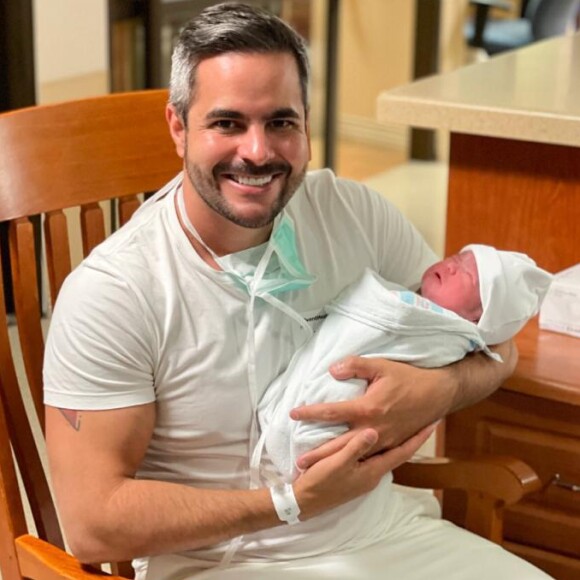 Kaká Diniz se derreteu com nova foto da filha, Zaya, postada por Simone