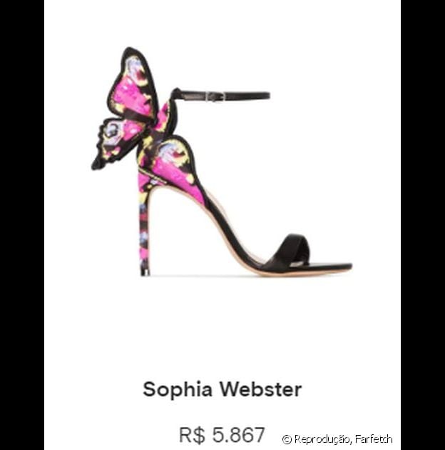 A sandália escolhida por Carla Diaz é da grife Sophia Webster e custa quase R$ 6 mil