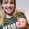 Letícia Navas combinou look divertido com o filho, Nathan, de 3 meses
