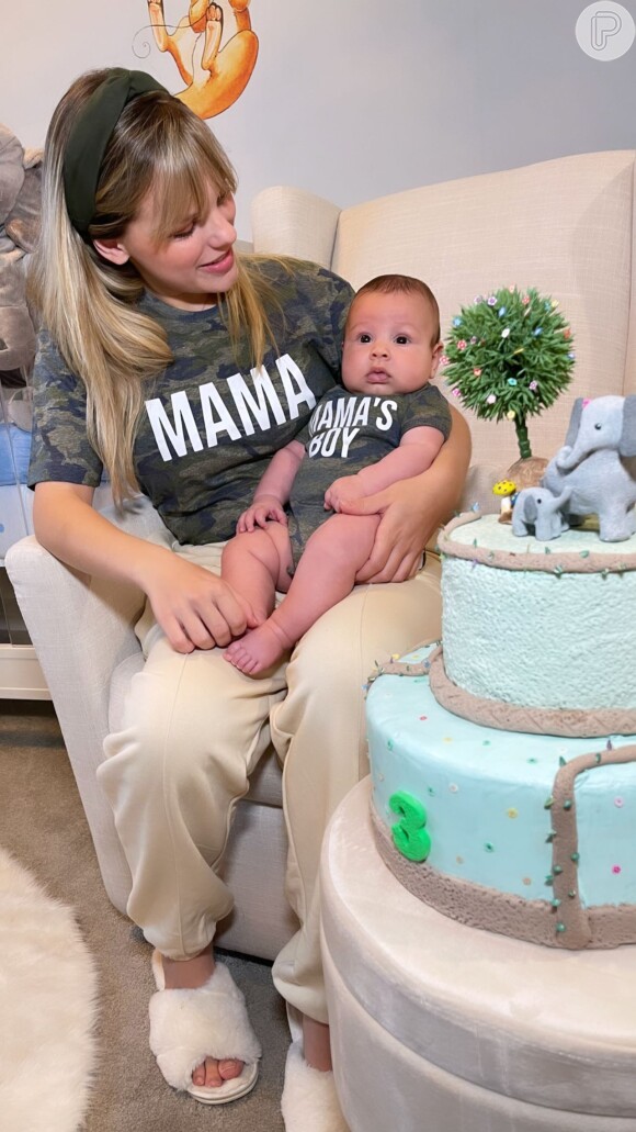 Letícia Navas e o filho, Nathan, de 3 meses, surgiram com looks divertidos no primeiro Dia das Mães da atriz