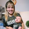 Letícia Navas e o filho, Nathan, de 3 meses, surgiram com looks combinando no Dia das Mãe, 9 de maio de 2021