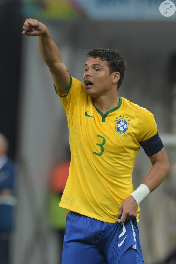 Após declarações polêmicas, Thiago Silva esclarece mal-entendido com Neymar