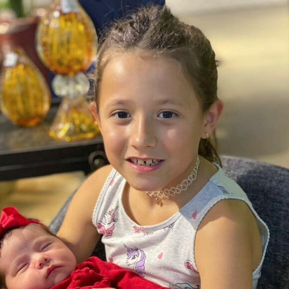 Filha de Simone, Zaya já balbucia e 'conversa' com a tia Simaria